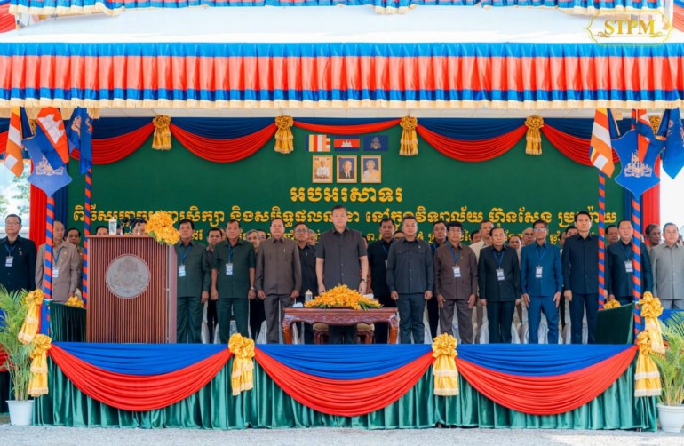 សម្តេចមហាបវរធិបតី ហ៊ុន ម៉ាណែត នាយករដ្ឋមន្ត្រីនៃព្រះរាជាណាចក្រកម្ពុជា អញ្ជើញសម្ពោធ អគារសិក្សា និងសមិទ្ធផលនានា នៅវិទ្យាល័យ ហ៊ុន សែន ប្រម៉ោយ នៅស្រុកវាលវែង ខេត្តពោធិ៍សាត់