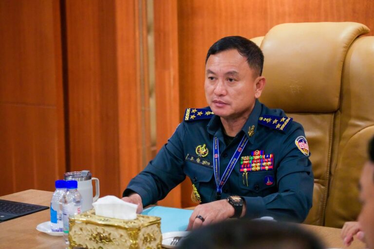 ឧត្តមសេនីយ៍ឯក រ័ត្ន ស្រ៊ាង ដឹកនាំកិច្ចប្រជុំត្រួតពិនិត្យវឌ្ឍនភាពការងារ និងពង្រឹងការងារស្រាវជ្រាវ និងបង្ក្រាបបទល្មើសឆបោកតាមប្រព័ន្ធបច្ចេកវិទ្យា!