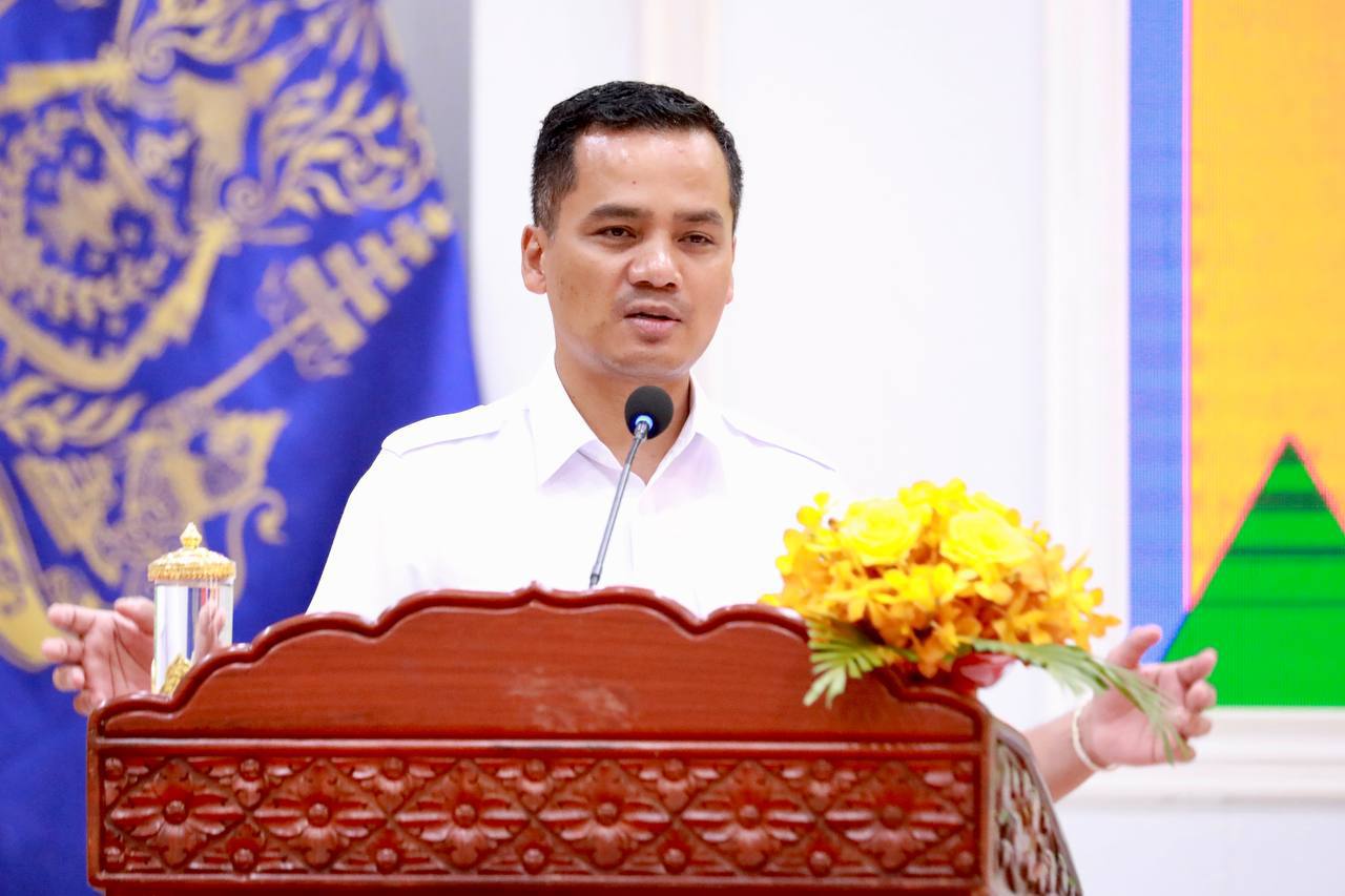 ឯកឧត្តមអភិសន្តិបណ្ឌិត ស សុខា សន្យាជំរុញក្រុមការងារអភិវឌ្ឍយុវជនខេត្តព្រៃវែង ពង្រីកការបណ្ដុះបណ្ដាលចំណេះជំនាញយុវជន ឱ្យកាន់តែសកម្មនិងមានគុណភាព!