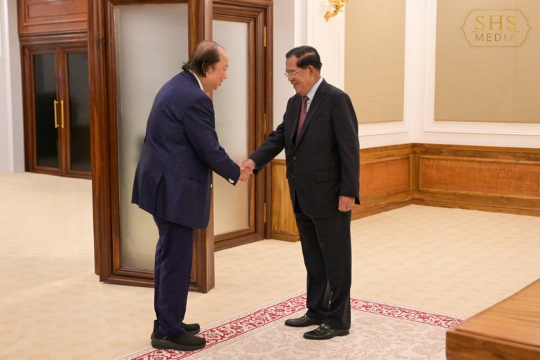 សម្ដេចតេជោ ហ៊ុន សែន អនុញ្ញាតឱ្យ Dato Sri Prof. Dr. Tahir សមាជិកក្រុមប្រឹក្សាពិគ្រោះយោបល់របស់ប្រធានាធិបតីឥណ្ឌូណេស៊ី និងជាស្ថាបនិកក្រុមហ៊ុន Mayapada Group ចូលជួបសម្ដែងការគួរសម