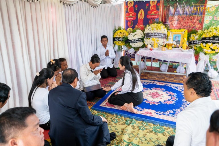 លោកជំទាវ​បណ្ឌិត ពេ​ជ ចន្ទ​មុន្នី ហ៊ុន​ម៉ា​ណែ​ត អញ្ជើញ​គោរព​វិញ្ញាណក្ខន្ធ​យុទ្ធជន​ពលី ចំនួន ៣​រូប ក្នុង​សមរភូមិ​មុខ​នៃ​ជម្លោះ​ព្រំដែន​កម្ពុជា​-​ថៃ ចាប់ពី​ថ្ងៃ​ទី​២៤ ដល់​ថ្ងៃ​ទី​២៨ ខែកក្កដា ឆ្នាំ​២០២៥​