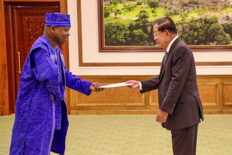 សម្តេចតេជោ ហ៊ុន សែន អនុញ្ញាតឲ្យ ឯកឧត្តម Daouda Bitie ឯកអគ្គរដ្ឋទូតវិសាមញ្ញ និងពេញសមត្ថភាព សាធារណរដ្ឋប្រជាមានិតបួគីណាហ្វាសូ ប្រចាំកម្ពុជា ចូលជួបនិងប្រគល់សារតាំង