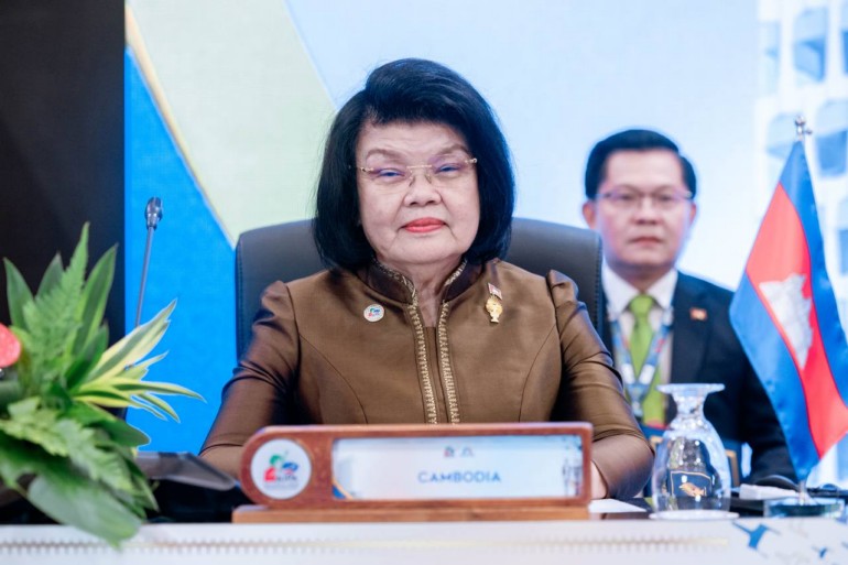 សម្តេចប្រធានរដ្ឋសភា៖ សូមកុំប្រើ “ច្បាប់ព្រៃ និងអនុវត្តច្បាប់អាជ្ញាសឹក“ នៅក្រៅដែនដីរបស់ខ្លួន ដែលជាការរំលោភបំពានលើអធិបតេយ្យ និងបូរណភាពទឹកដីរបស់ប្រទេសដទៃ