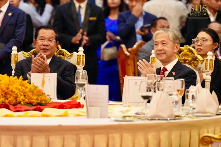 សម្ដេចតេជោ ហ៊ុន សែន អញ្ជើញចូលរួមពិធីអបអរខួបអនុស្សាវរីយ៍លើកទី៧៦ នៃថ្ងៃបង្កើតសាធារណរដ្ឋប្រជាមានិតចិន