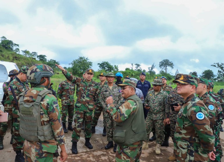 ​កម្ពុជា សម្របសម្រួល​ជូន​ក្រុម​អ្នកសង្កេតការណ៍​អន្តរកាល (IOT) ដឹកនាំ​ដោយ​ប្រទេស​ម៉ាឡេស៊ី រួម​និង​សមាជិក បាន​អញ្ជើញ​ចុះ​ពិនិត្យ​ទីតាំង​ជាក់ស្តែង ដែល​រង​ផល​ប៉ះពាល់​ពី​ការវាយប្រហារ​ចំនួន ២ លើ​ក​របស់​យោធា​ថៃ​