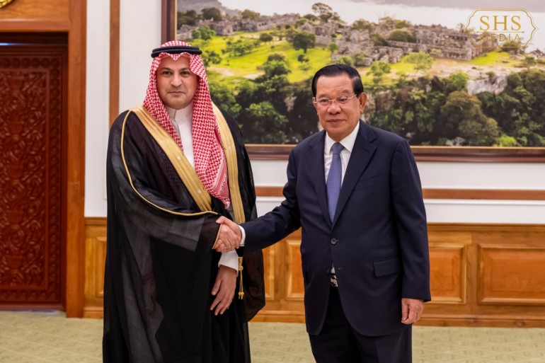 ​សម្តេច​តេជោ ហ៊ុន សែន អនុញ្ញាត​ឱ្យ​ឯកឧត្តម Mohammed Ismaeil A. Dahlwy ឯកអគ្គរាជទូត​វិសាមញ្ញ និង​ពេញ​សមត្ថភាព នៃ​ព្រះរាជាណាចក្រអា​រ៉ាប៊ីសាអូឌីត ប្រចាំ​នៅ​កម្ពុជា ចូលជួប​សម្ដែង​ការគួរសម និង​ជម្រាបលា