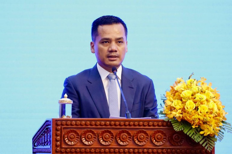 ឯកឧត្តម​អភិ​សន្តិ​បណ្ឌិត ស សុខា ណែនាំ​អង្គសន្និបាត​ក្រសួងមហាផ្ទៃ ផ្ដល់​សារៈសំខាន់​ចំពោះ​បទ​អន្តរាគមន៍ និង​បទ​បង្ហាញ​ចែករំលែក​បទពិសោធ ទាំង​១១​ប្រធានបទ​!