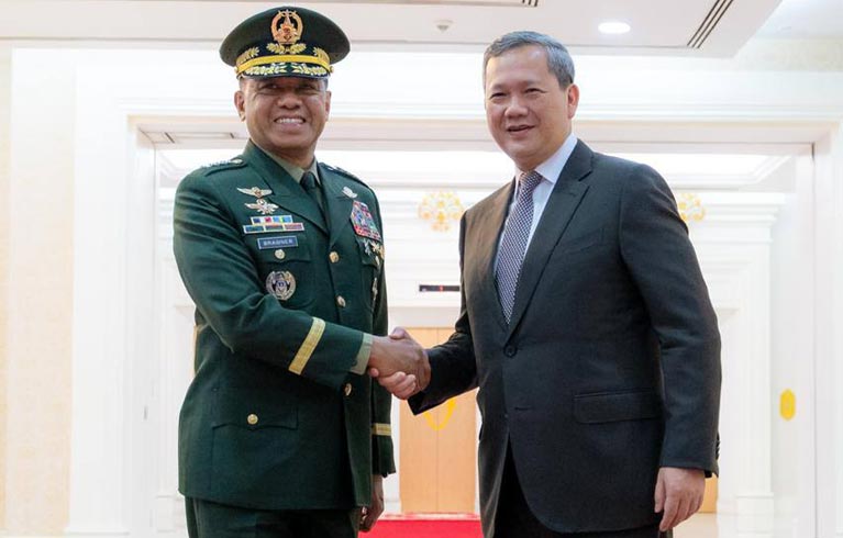 អគ្គមេបញ្ជាការ​កងទ័ព​ហ្វីលីពីន​៖ ហ្វីលីពីន​ត្រៀម​ខ្លួន​រួចរាល់​ក្នុង​ការ​បន្ត​ដឹកនាំ​ក្រុម AOT ដើម្បី​សម្របសម្រួល​ដោះស្រាយ​បញ្ហា​ព្រំដែន កម្ពុជា​-​ថៃ​