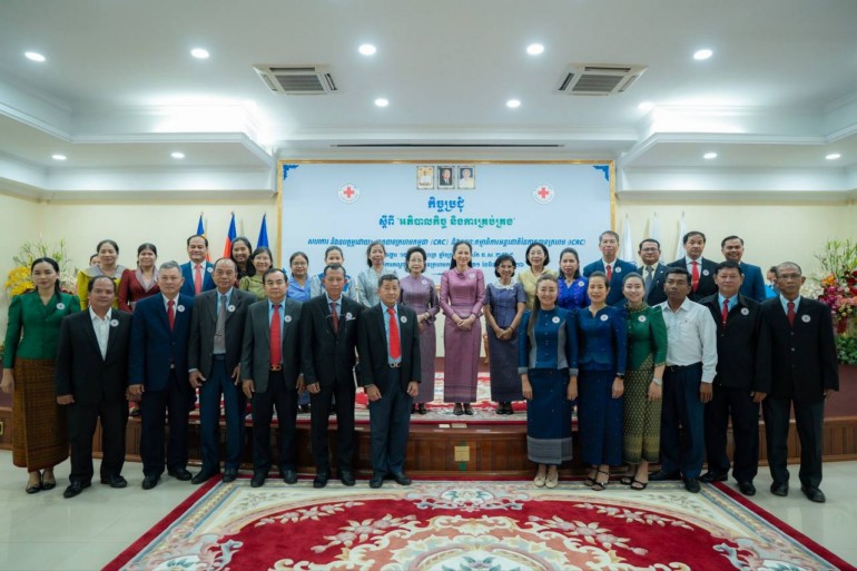 លោកជំទាវ​បណ្ឌិត ពេ​ជ ចន្ទ​មុន្នី ហ៊ុន​ម៉ា​ណែ​ត អនុប្រធាន​អចិន្ត្រៃយ៍​កាកបាទក្រហមកម្ពុជា អញ្ជើញ​ចូលរួម​ពិធី​បិទ​កិច្ចប្រជុំ​ស្តីពី “​អភិបាលកិច្ច និង​ការគ្រប់គ្រង​”