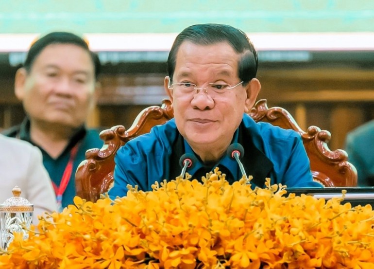 អភិបាលខេត្ត​កំពង់ចាម ជម្រាបជូន​សម្តេច​តេជោ ហ៊ុន សែន នូវ​សមិទ្ធផល​ធំៗ ចំនួន​៤ ដែល​ខេត្ត​សម្រេចបាន ខណៈ​ឆ្នាំ​២០២៥ ការជំរុញ​កំណើន​សេដ្ឋកិច្ច​របស់​ខេត្ត ទទួលបាន​ជោគជ័យ កើន ៨.៣%